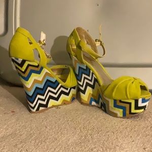 Qupid JustFab size 6 platforms